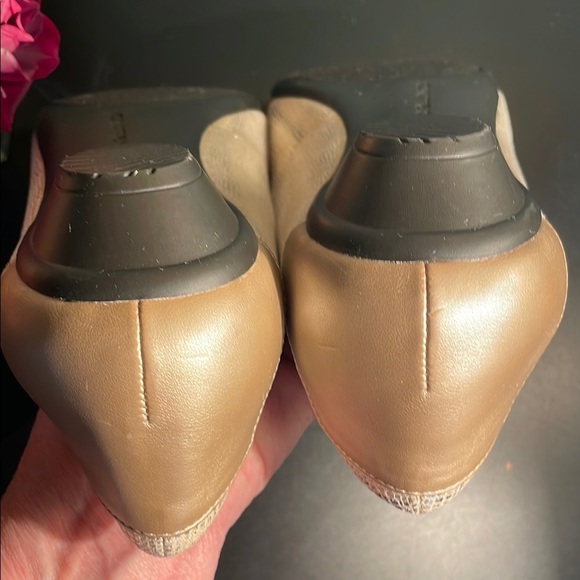 Bandolino Women's Beige Flats with Buckle Size 9M - Picture 6 of 7